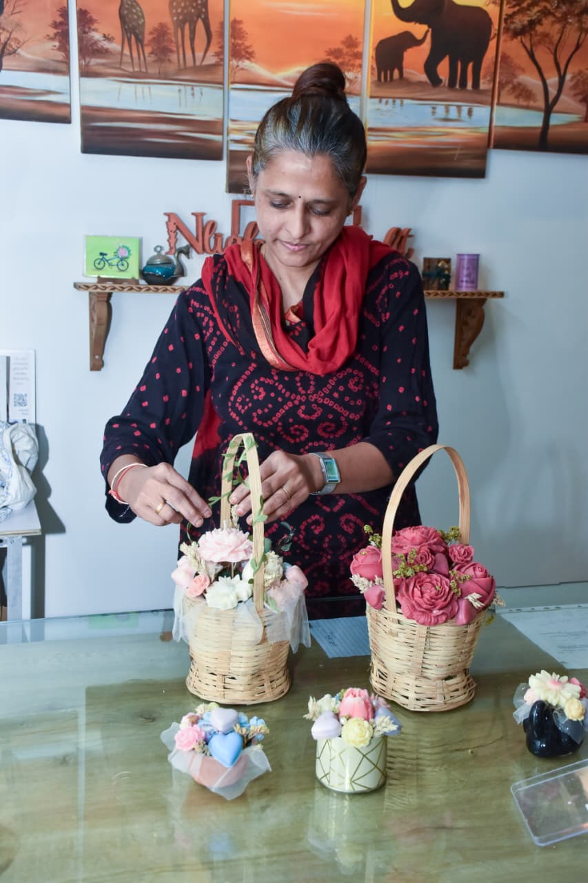 કલાથી પેટ નથી ભરાતું—આ માન્યતાને તોડી આત્મનિર્ભર બનેલા વડોદરા જિલ્લાના નીલમ શાહ