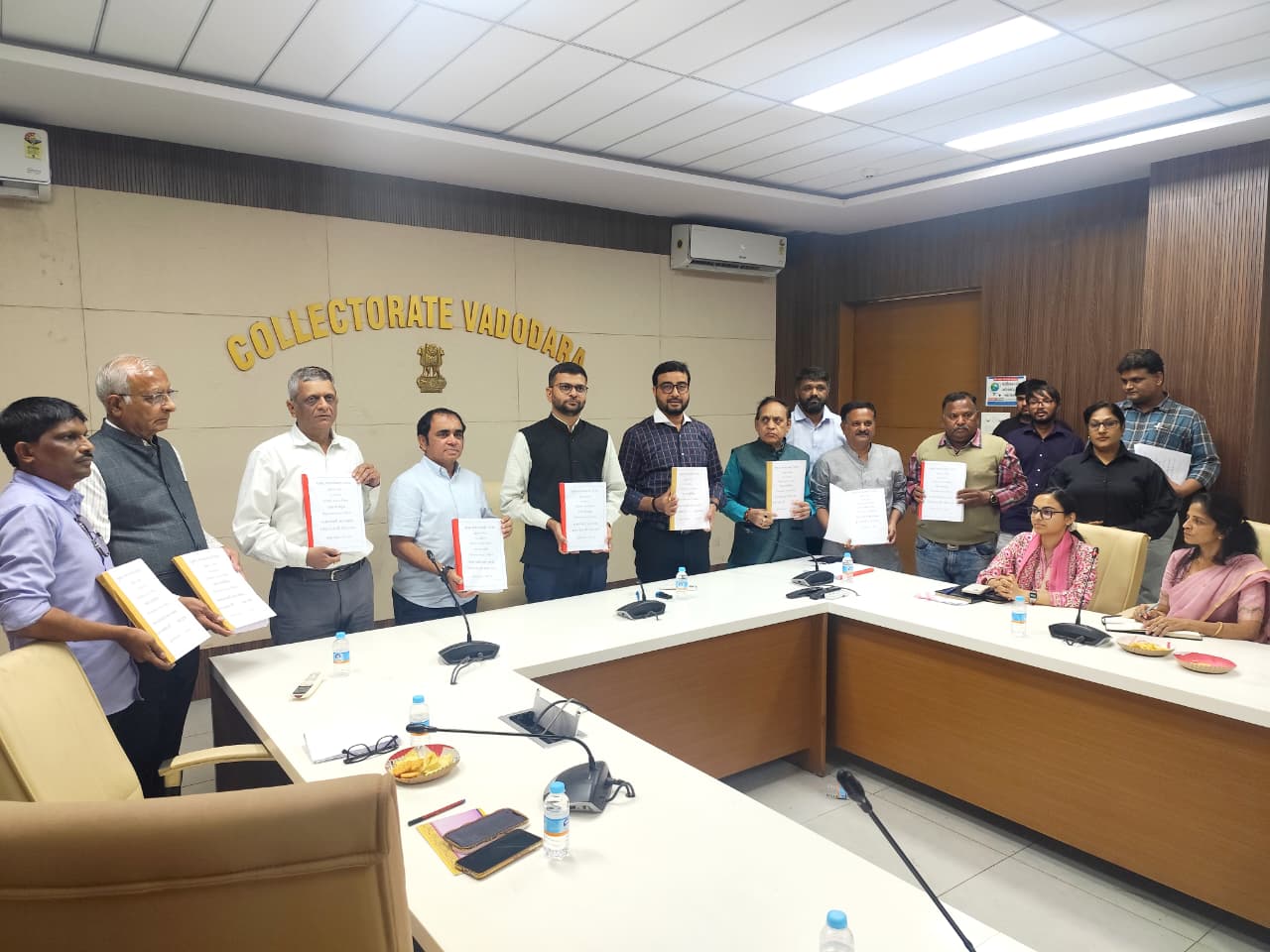 સઘન સુધારણા અભિયાન બાદ મુસદ્દારૂપ મતદાર યાદી પ્રસિદ્ધ કરતું જિલ્લા ચૂંટણી તંત્ર 