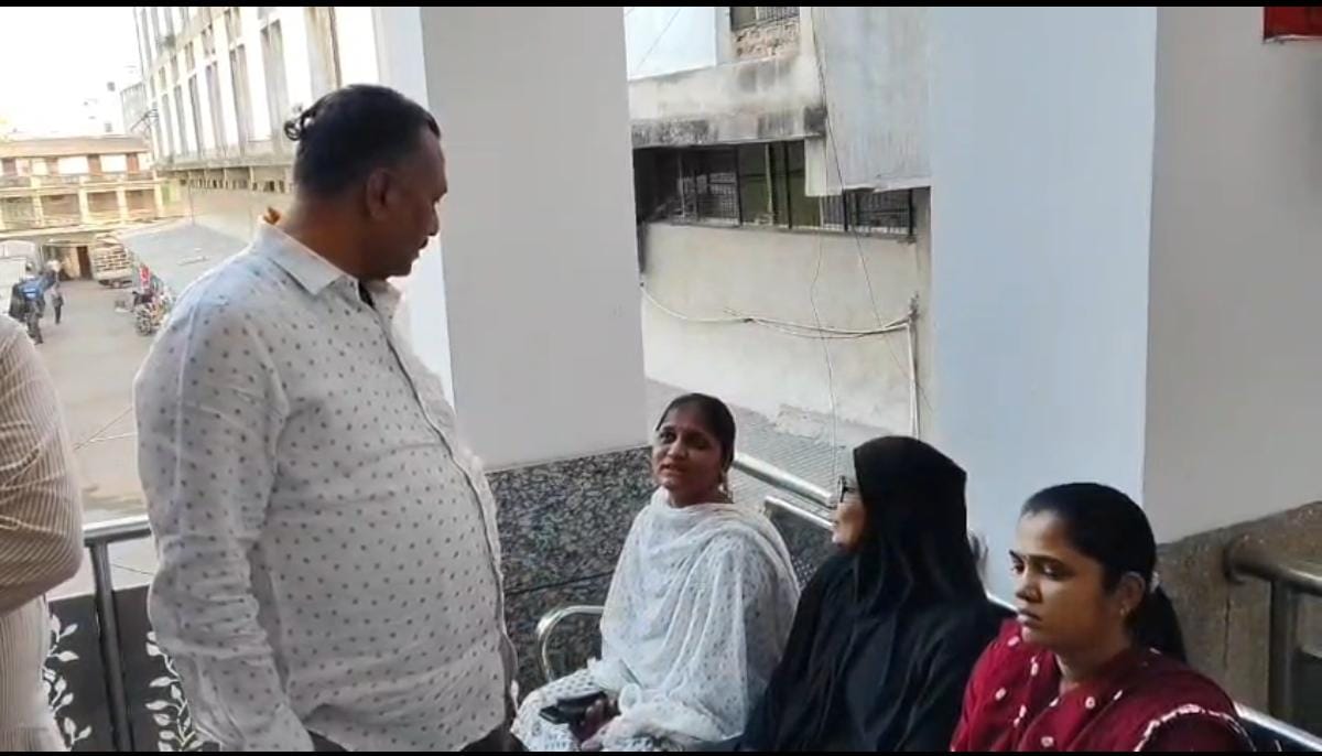 23 મહિના પછી તો મૃદુ બનો - માનવતા બતાવો