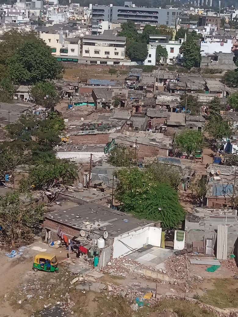 ગોરવા રાજીવનગર ઝૂંપડપટ્ટીમાં ચાલતી ગેરકાનૂની મદરેસાને સીલ કરી તોડી પાડવામાં આવી