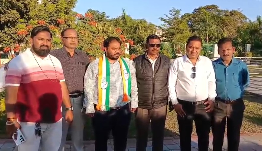 ગોત્રી ગાર્ડનના તળાવમાં ગટરનું પાણી મિક્સ થવાના મુદ્દે વોર્ડ નં ૧૦ના પ્રમુખના મહાનગરપાલિકા પર ગંભીર આક્ષેપો  