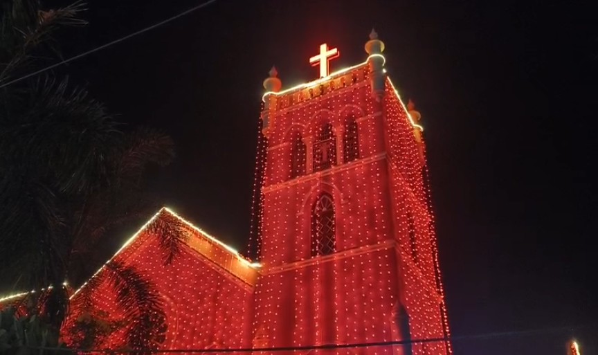 નાતાલ પર્વને લઈને લાલ ચર્ચ અને રોજરી ચર્ચમાં તૈયારીઓ પૂર્ણતાના આરે.