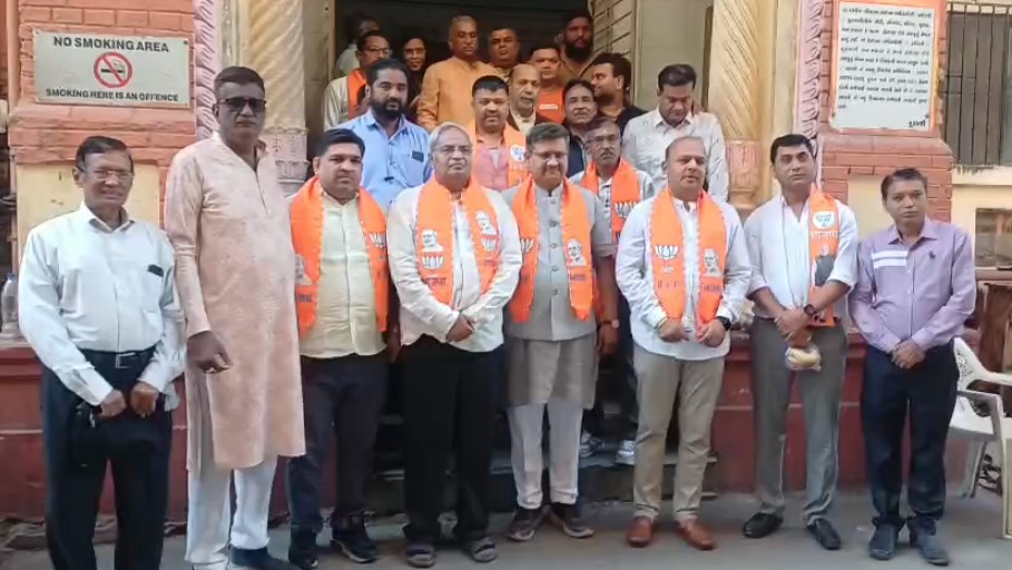 બક્ષીપંચ મોરચા દ્વારા સયાજી હોસ્પિટલના ચિલ્ડ્રન વિભાગમાં ફ્રુટ વિતરણ કરાયું