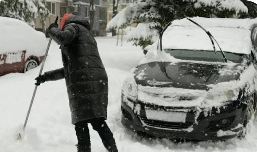 અમેરિકામાં હિમવર્ષાની ચેતવણીને લીધે 1800થી વધુ ફ્લાઈટ રદ કરવામાં આવી