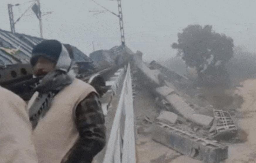 બિહારમાં જસીડીહ-ઝાઝા સિમેન્ટ ભરેલી માલગાડીના 12 જેટલા ડબ્બા ખડી પડ્યા 