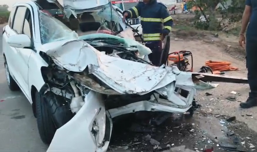 અર્ટિકા ગાડી આગળ ચાલતી ટ્રકમાં ધડાકા ભેર ઘૂસી જતા ગાડીમાં સવાર એકનું ઘટના સ્થળ પર મોત