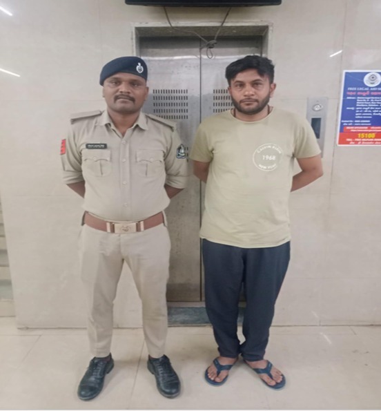 બાપોદ પોલીસે સજા વોરંટના નાસતા ફરતા આરોપીને ઝડપી પાડ્યો