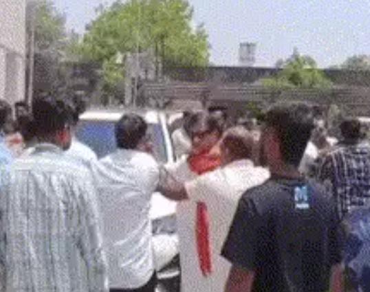 કોંગ્રેસના ઉમેદવારનું ફોર્મ જબરજસ્તીથી પરત ખેંચાવવાના મુદ્દે ધારાસભ્ય શૈલેષ મહેતા (સોટા) અને કોંગ્રેસના કાર્યકરો વચ્ચે ઉગ્ર ઘર્ષણ