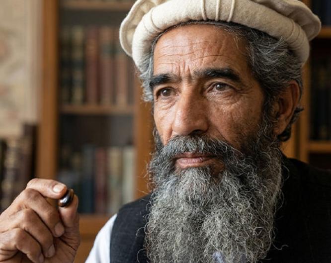 લાહોરના એક ન્યૂઝ ચેનલની ઓફિસ બહાર અજ્ઞાત હુમલાખોરોએ અમીર હમઝાને નિશાન બનાવીને અંધાધૂંધ ગોળીબાર કર્યો