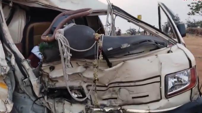 બોલેરો ગાડી અને ટ્રક (લોરી) વચ્ચે થયેલી જોરદાર ટક્કરમાં 8 લોકોના મોત 