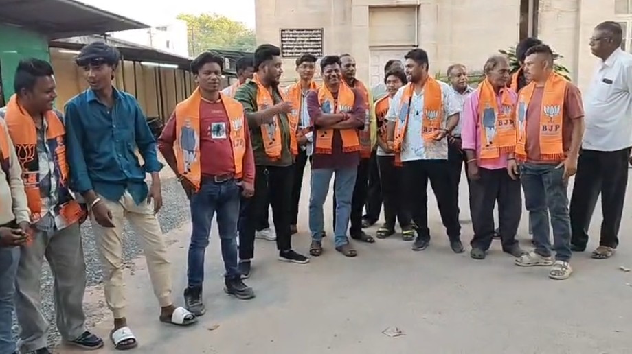 માળી સમાજનો ભાજપ સામે રોષ, કેસરીયા ખેસ ત્યાગી ચૂંટણી બહિષ્કારની ચીમકી