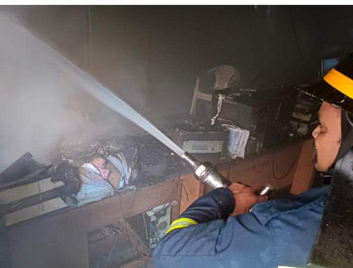 આરોગ્ય વિભાગની કચેરીમાં વહેલી સવારે શોર્ટ સર્કિટના કારણે અચાનક આગ ફાટી નીકળી