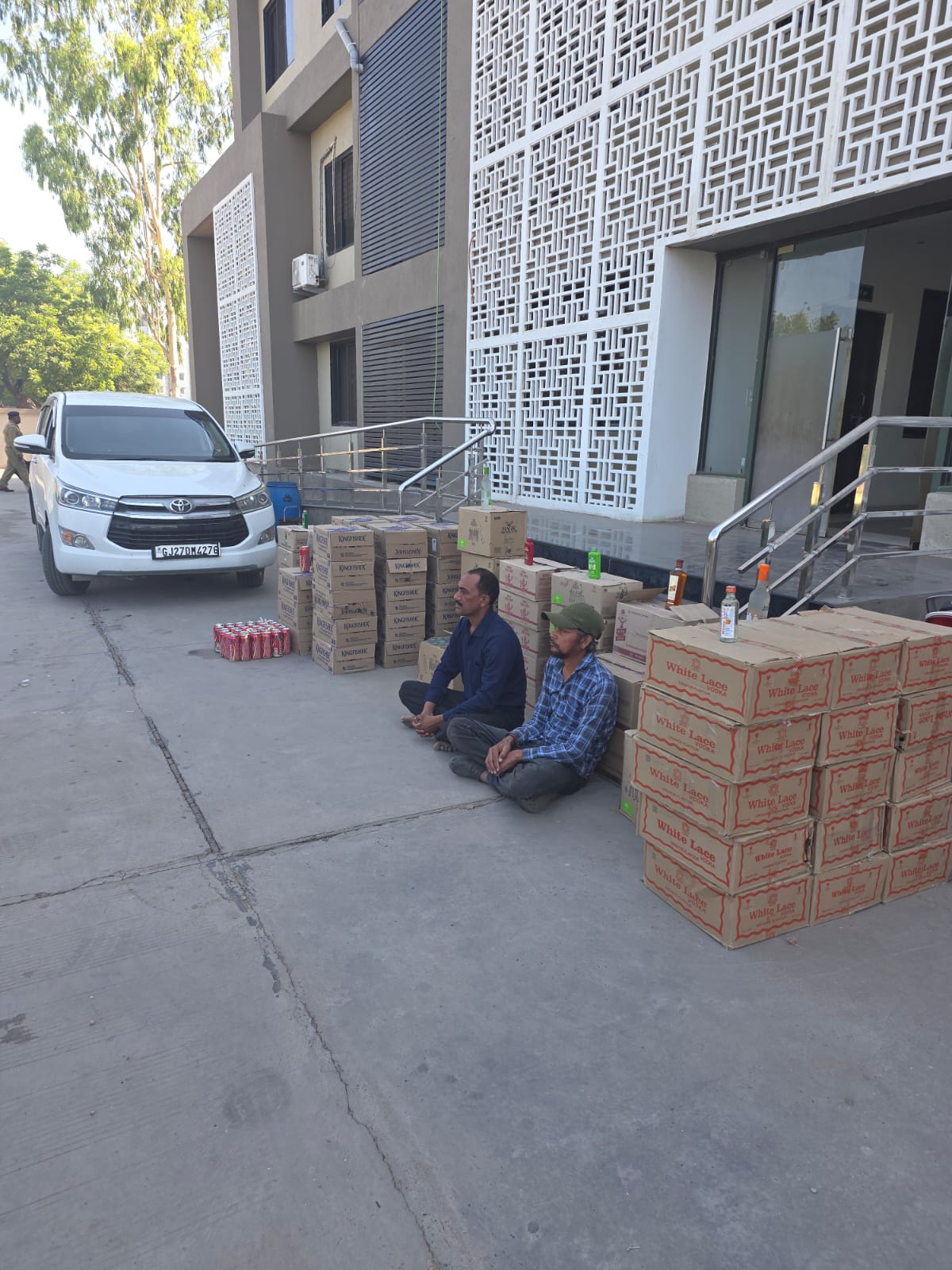 ભાયલીમાં SMCનો ધડાકેદાર દરોડો: ₹28.48 લાખનો વિદેશી દારૂ જપ્ત, 2 ઝડપી પડ્યા, 4 હજુ ફરાર!