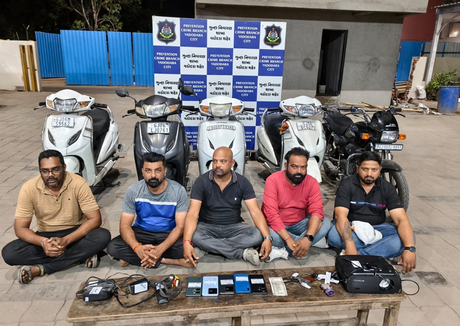 આઇપીએલ મેચ પર ઓનલાઇન સટ્ટો રમતા 5 ઇસમોને પીસીબીએ ઝડપી પાડ્યા