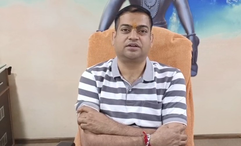 છત્રપતિ શિવાજી સહકારી મંડળીના અધ્યક્ષ ગૌરવ પળે અને મંડળીના વ્યવસ્થાપક દ્વારા ઇલેક્શનમાં નવી પહેલ