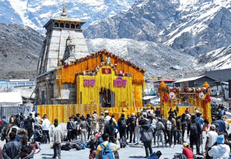 કેદારનાથ મંદિરને અંદાજે 51 ક્વિન્ટલ દેશી- વિદેશી ફૂલોથી ભવ્ય રીતે શણગારવામાં આવ્યું