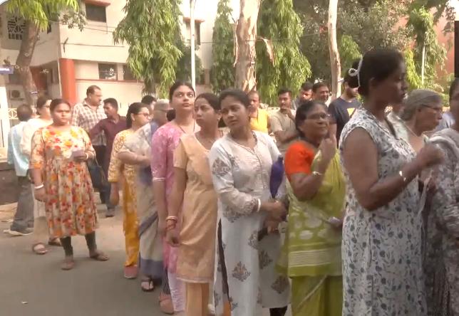 પશ્ચિમ બંગાળમાં 152 બેઠકો પર પ્રથમ તબક્કાનું મતદાન,તમિલનાડુની તમામ 234 બેઠકો પર એકસાથે વોટિંગ શરૂ