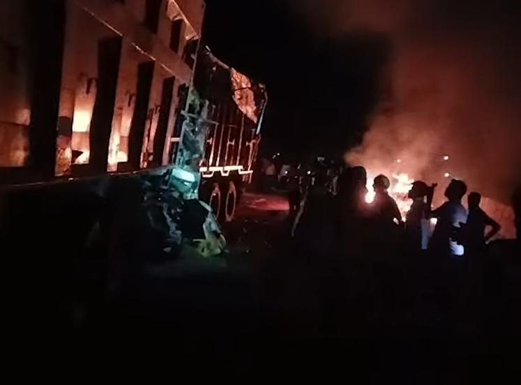 ઉત્તર પ્રદેશ: મિર્ઝાપુરમાં ટ્રકની બ્રેક ફેઈલ થતાં દર્દનાક અકસ્માત, બે કાર આગની ઝપેટમાં, 11ના મોત