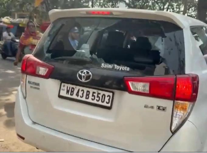 સિલીગુડીમાં ભાજપ અને તૃણમૂલ કોંગ્રેસ (TMC)ના કાર્યકરો સામસામે આવી ગયા મુર્શિદાબાદમાં દેશી બોમ્બ ફેંકવાની ઘટના બાદ ભારેલા અગ્નિ જેવી સ્થિતિ