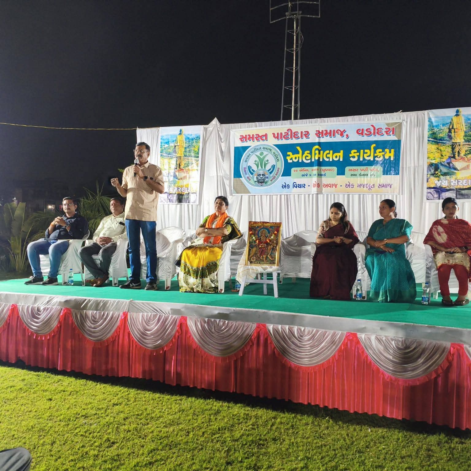 સ્નેહમિલન કે શક્તિ પ્રદર્શન? મતદારોને સીધી લાઇન—મત આપો અને અપાવો