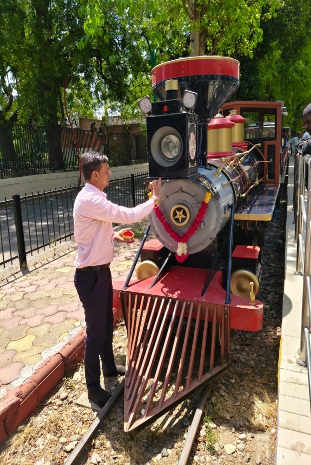 સયાજીબાગમાં જોય ટ્રેન સેવા ફરી શરૂ