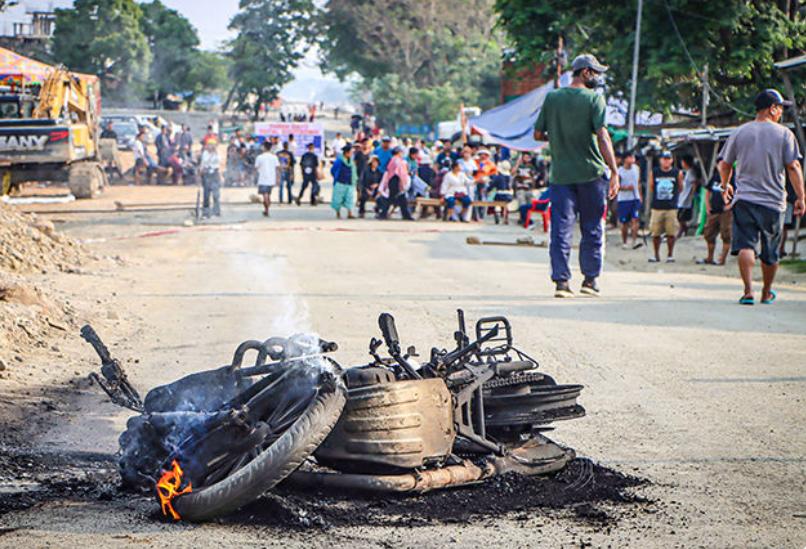 નાગા અને કુકી સમુદાયો વચ્ચે હિંસા ફાટી નીકળી:ગોળીબારની ઘટનાઓમાં ઓછામાં ઓછા ત્રણ લોકોના મોત
