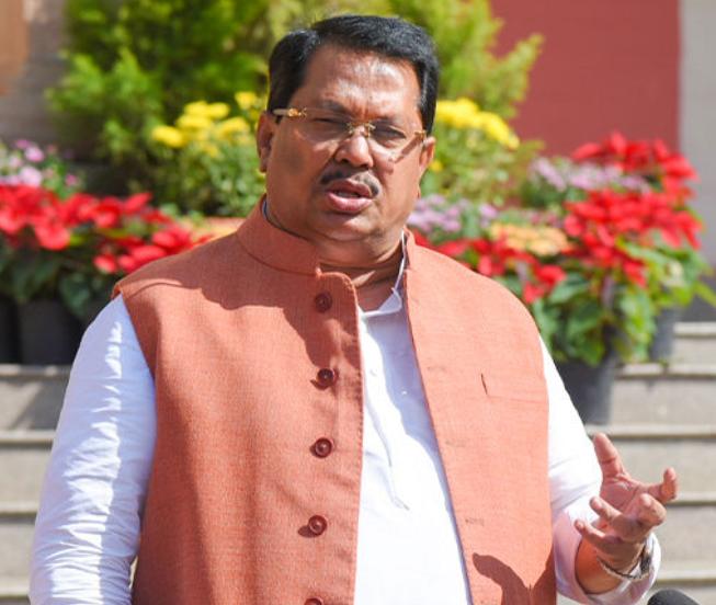 વડેટ્ટીવારનું વિવાદાસ્પદ નિવેદન: ટ્રમ્પ પર ગોળીઓ ચાલવી જ જોઈએ, ભારતમાં પણ લોકોની જનભાવના કંઈક આવી જ છે.