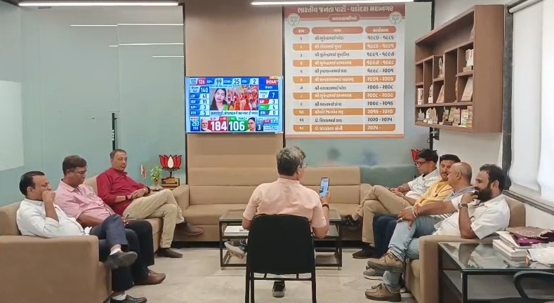પશ્ચિમ બંગાળમાં ભાજપનો ભગવો લહેરાયો, વડોદરા મહાનગર ભાજપ અધ્યક્ષ ડો જય પ્રકાશ સોની એ લાઈવ રિજલ્ટ નિહાળ્યું