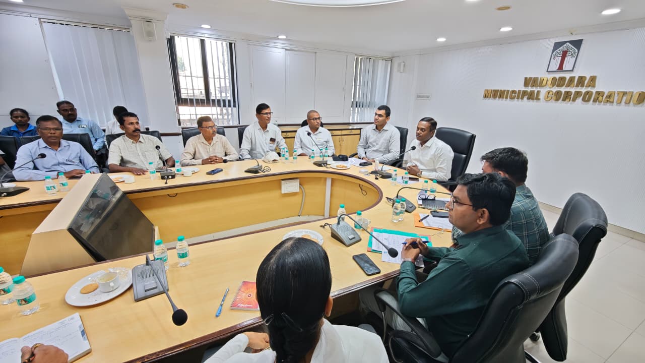 મોદીના રોડ શો માટે વડોદરા સજ્જ: તંત્ર દોડતું, શહેરમાં શક્તિપ્રદર્શનની તૈયારી તેજ
