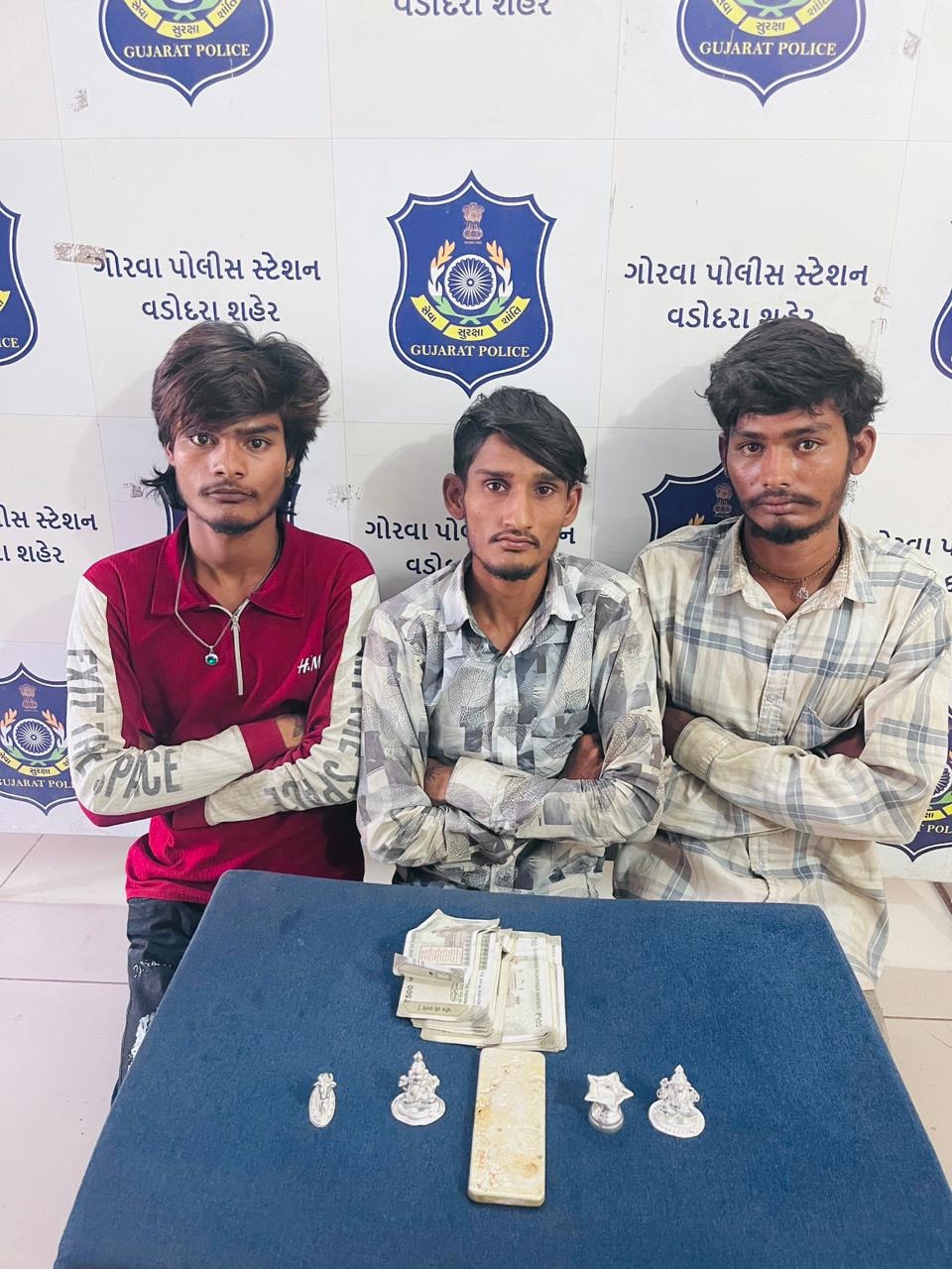 ગોરવા પોલીસે ગણતરીના કલાકોમાં ઘરફોડ ચોરીનો ભેદ ઉકેલ્યો, ત્રણ આરોપીઓ ઝડપાયા, ૧૦૦% મુદ્દામાલ રિકવર