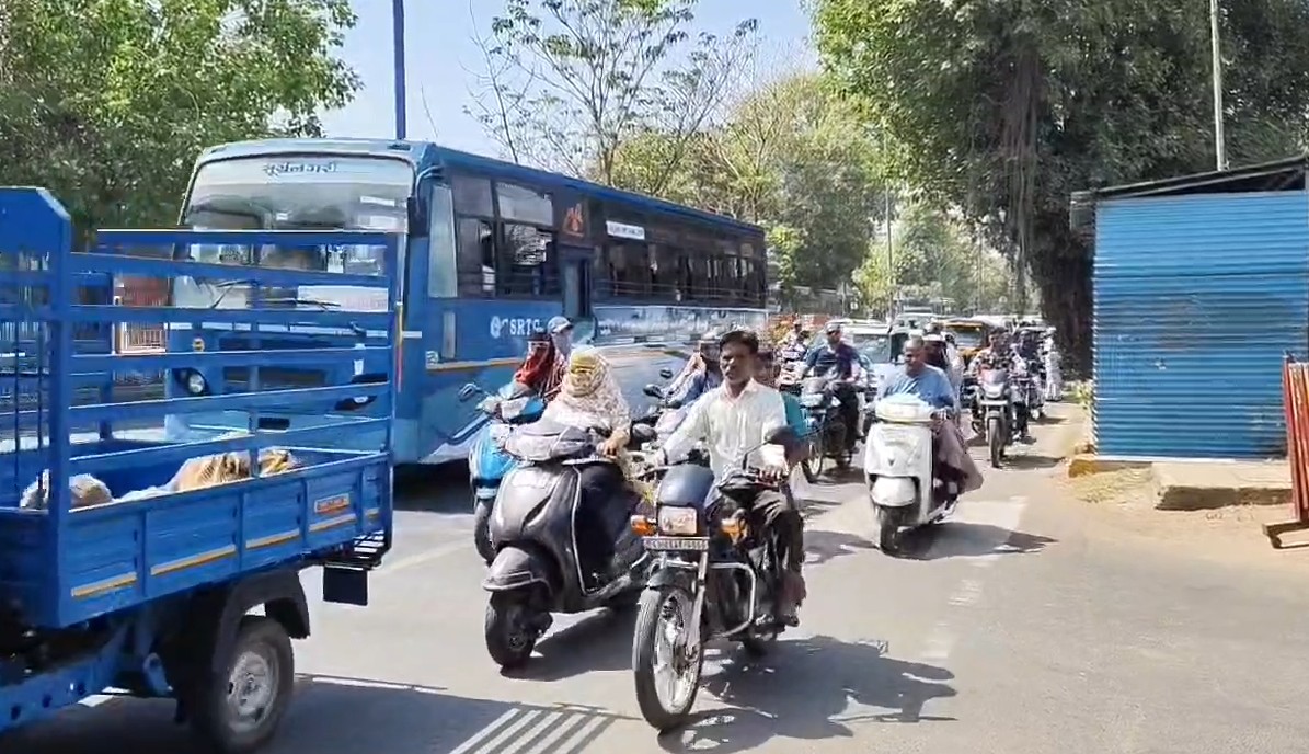 PM મોદીના સ્વાગતની ભવ્ય તૈયારીઓ વચ્ચે જનતા ટ્રાફિક અને ગરમીથી પરેશાન