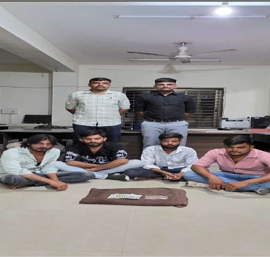 બાપોદમાં પત્તા પાનાના જુગારમાં ૪ આરોપીઓ ઝડપાયા