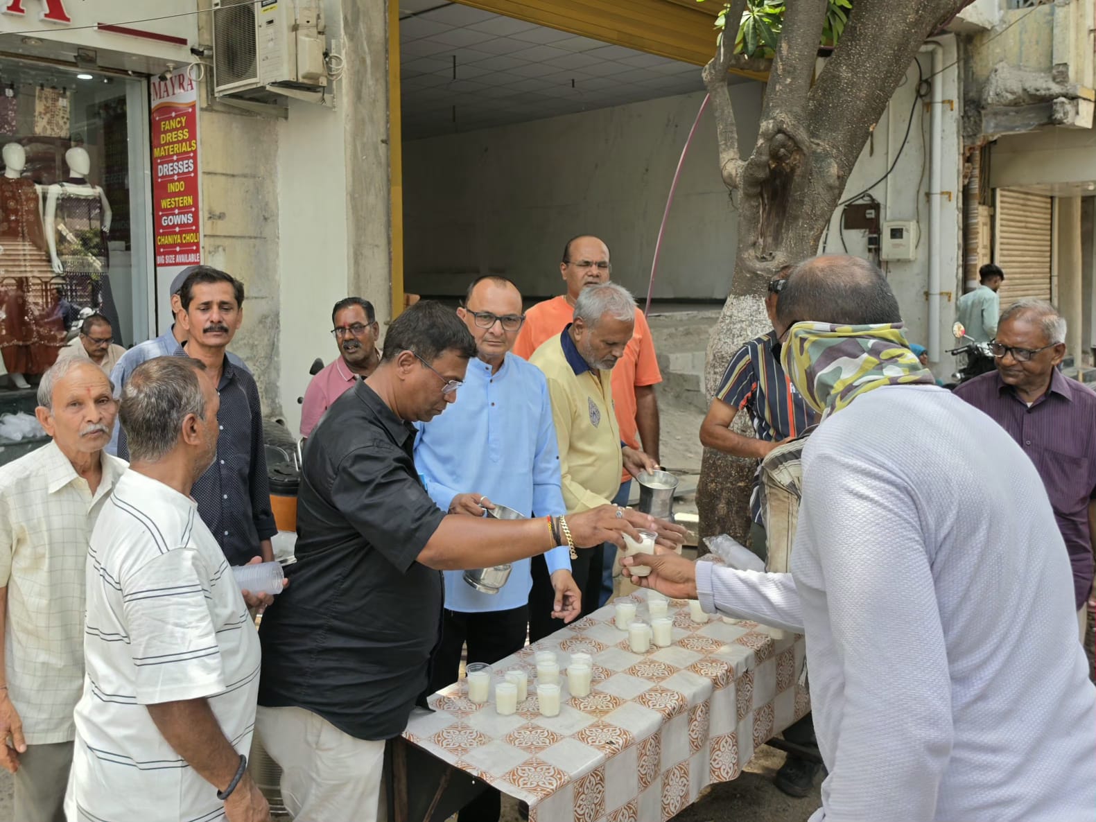 સમા વિસ્તારમાં 10 વર્ષથી દર રવિવારે છાશ વિતરણથી ગરમીમાં રાહત...