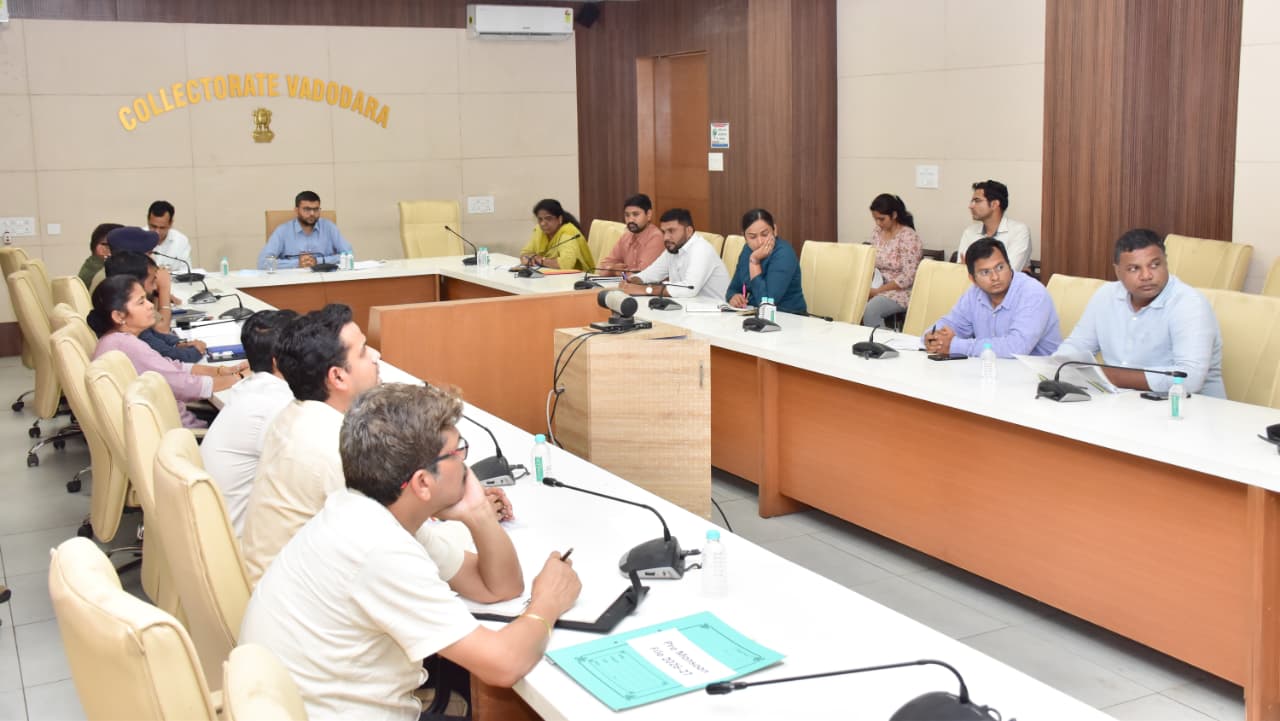 વડોદરાના ડિઝાસ્ટર મિટિગેશન પ્લાનની સમીક્ષા કરતા રાજ્ય મંત્રી કમલેશભાઇ પટેલ