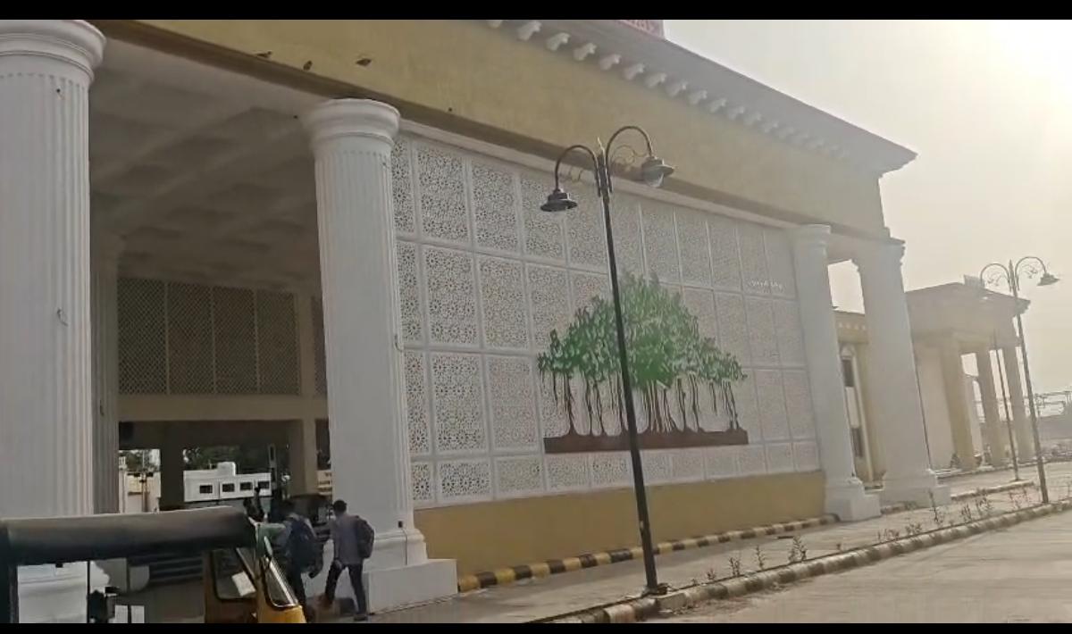 પ્રતાપનગર રેલવે સ્ટેશનથી અપડાઉન કરનારાની વેદના 
