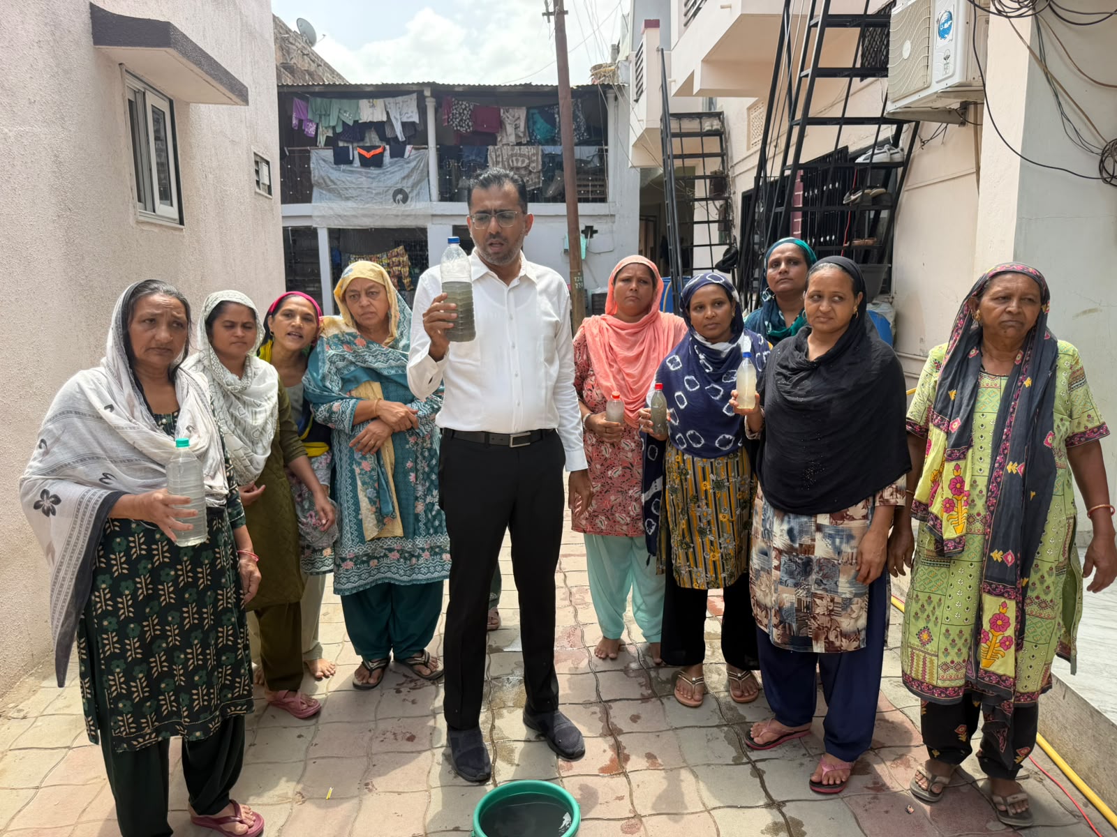 તાંદળજાના લીમડી ફળિયામાં ગંદા પાણીનો કહેર : તંત્ર બેપરવા, લોકો બેહાલ!