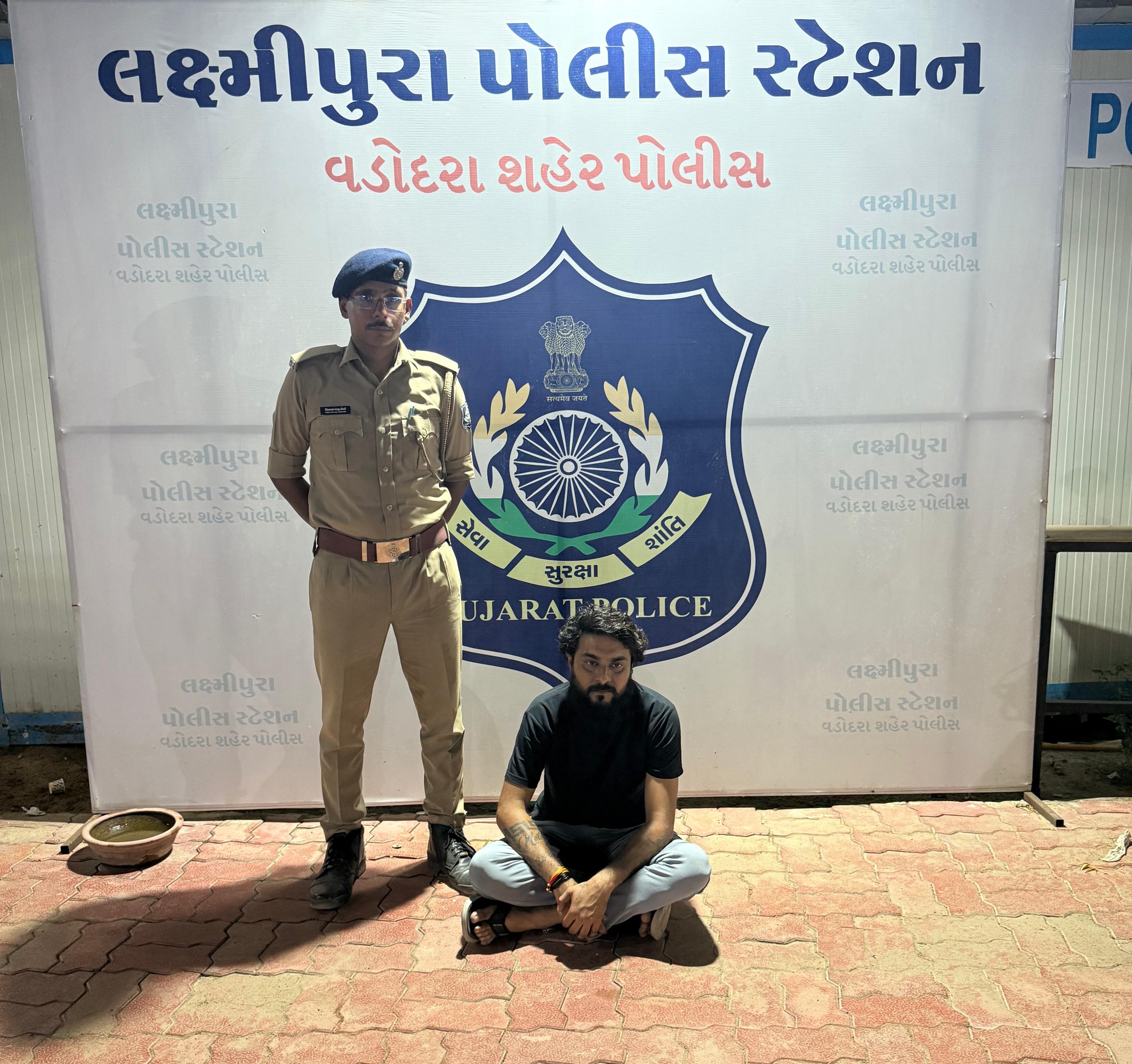 એક વર્ષથી જેલમાંથી મળેલી રજા પર ફરાર કેદી લક્ષ્મીપુરા પોલીસના હાથે ઝડપાયો...
