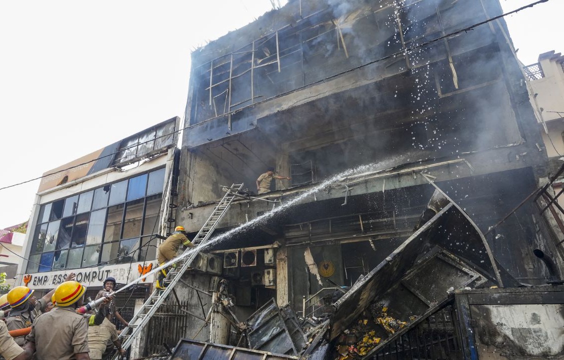 લખનૌ અગ્નિકાંડમાં મોટો ખુલાસો! મંજૂર મર્યાદાથી વધુ વીજ લોડ ચાલતો હતો, દુર્ઘટનામાં 15નાં મોત