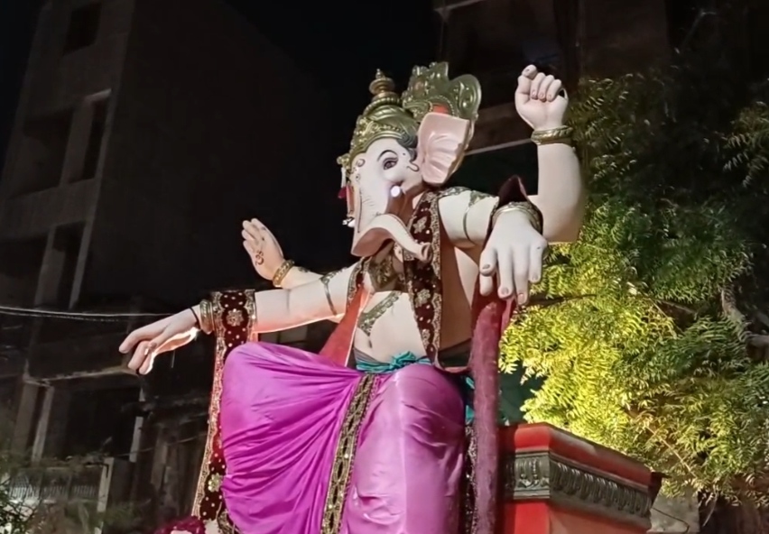 વડોદરા: શ્રી કાન્તારેશ્વર મહાદેવ યુવક મંડળ દ્વારા શ્રીજીની પ્રતિમા શણગાર માટે મુંબઈ મોકલાઈ, ગણેશોત્સવની તૈયારીઓનો પ્રારંભ