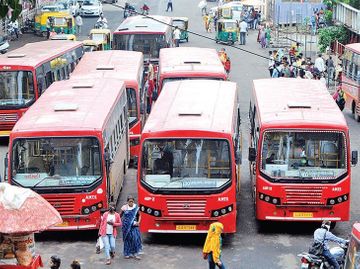 AMTS-BRTSના 13 બસ ડ્રાઇવરો સામે કડક કાર્યવાહી, તાત્કાલિક અસરથી સસ્પેન્ડ