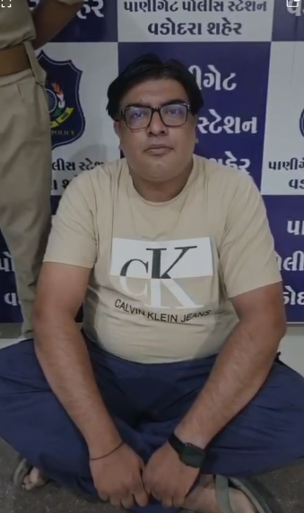 એક વર્ષની સજા પામેલો ફરાર આરોપી ઝડપાયો