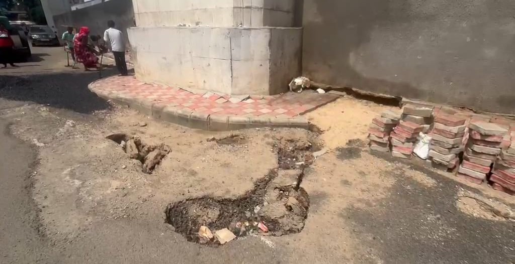 બુલેટ ટ્રેનના પિલ્લર પાસે રોડ બેસ્યો