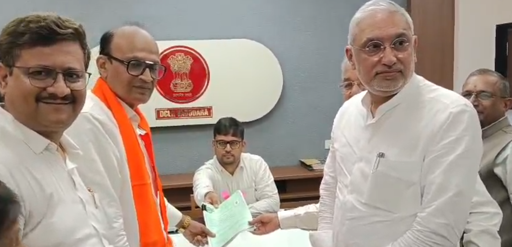 માંજલપુર પેટાચૂંટણી ભાજપના ઉમેદવાર સતીશભાઈ પટેલે ઉમેદવારી નોંધાવી