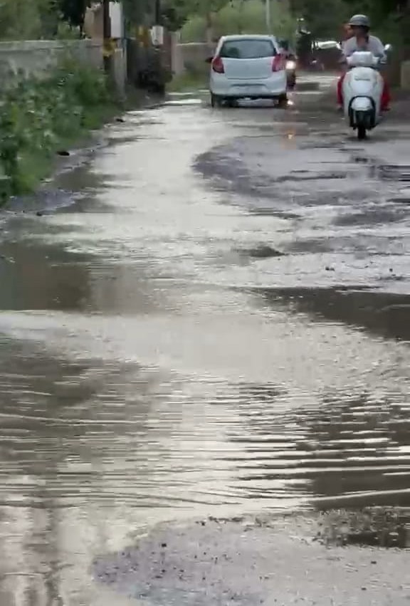 કલાલી રોડ પર બે દિવસથી પાણીની લાઇન લીકેજ
