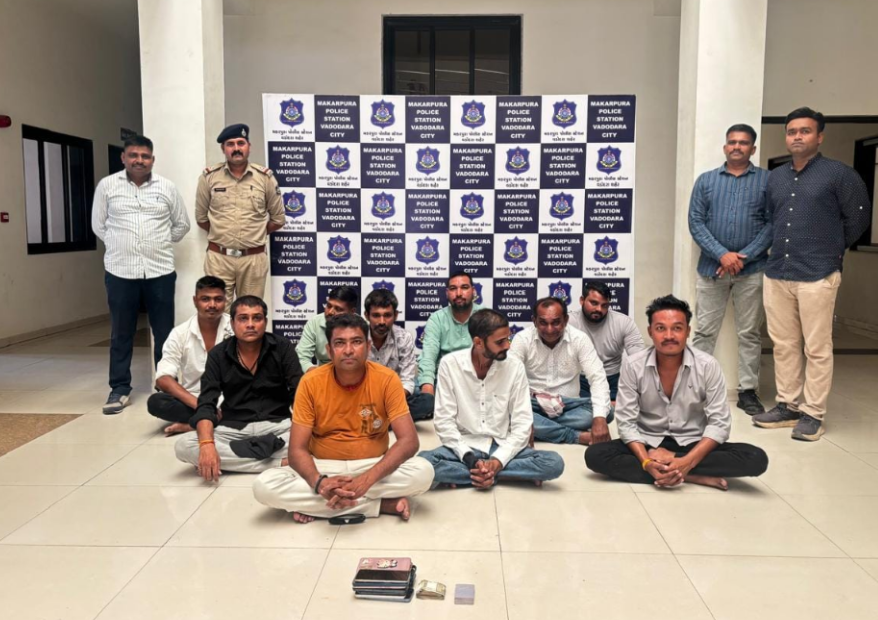 માણેજા ગાર્ડન પાસે જાહેરમાં જુગાર રમતા 10 શખ્સ ઝડપાયા, રૂ.56 હજારનો મુદ્દામાલ જપ્ત