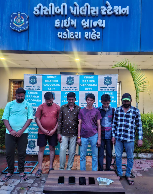 પત્તાપાનાનો જુગાર પડ્યો મોંઘો; ક્રાઇમ બ્રાન્ચે છને ઝડપી પાડ્યા