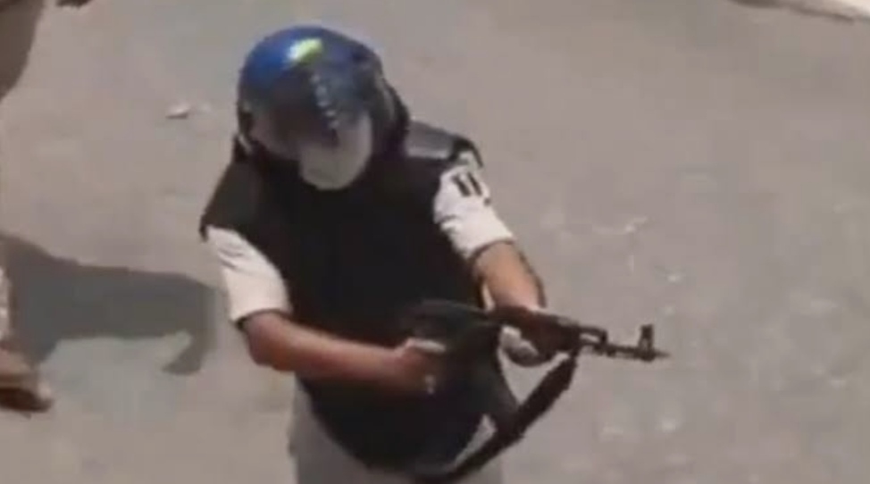 પ્રદર્શન દરમિયાન AK-47થી ફાયરિંગ કરનાર પોલીસકર્મી સસ્પેન્ડ