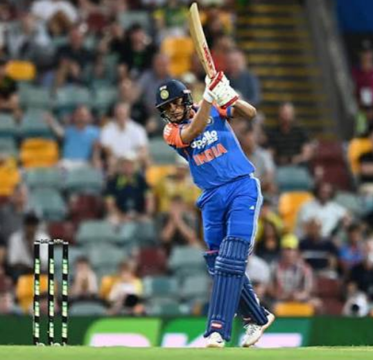 ICC રેન્કિંગ: શુભમન ગિલ ફરી બન્યા વનડેના નંબર-1 બેટ્સમેન, વૈભવ સૂર્યવંશીની 230 સ્થાનની મોટી છલાંગ
