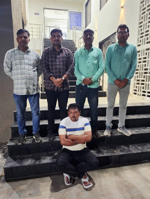 વડોદરા તાલુકા પોલીસના પ્રોહિબિશન ગુનામાં નાસતો આરોપી વલસાડથી ઝડપાયો