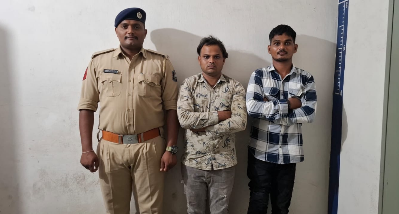 વાયરલ વીડિયોએ ખોલી પોલ, વિટકોસ ડેપોમાં કેફી પીણું પીતા બે ઝડપાયા